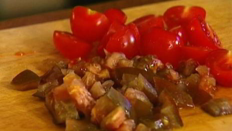 пирожки с козьим сыром, помидорами и базиликом