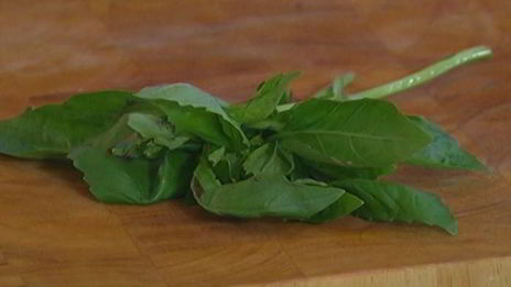 пирожки с козьим сыром, помидорами и базиликом