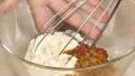 пирожки с курицей и горчичным соусом