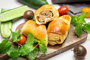 Пирожки с мясом из слоеного теста в духовке