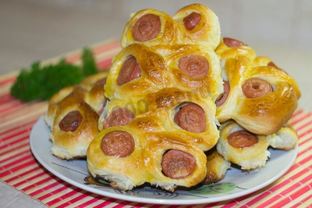 Пирожки с сосиской в духовке Гусеницы
