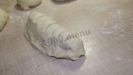 пирожки с сосиской в духовке гусеницы