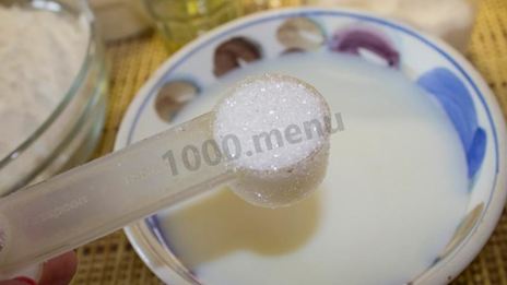 пирожки с сосиской в духовке гусеницы