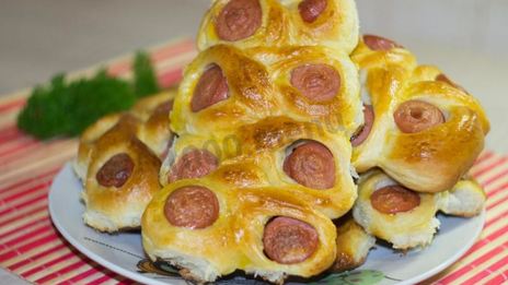 пирожки с сосиской в духовке гусеницы