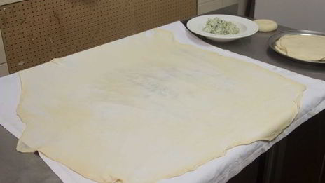 слоеные пирожки с творожным сыром