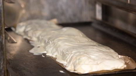 слоеные пирожки с творожным сыром