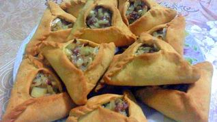 Треугольники с картошкой и мясом эчпочмак