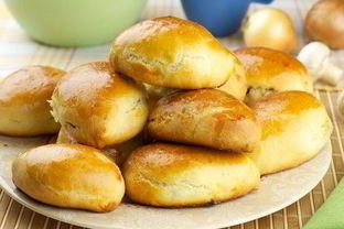 Вкусные пирожки с курицей и яйцом