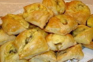 Закусочные пирожки с сыром и грибами