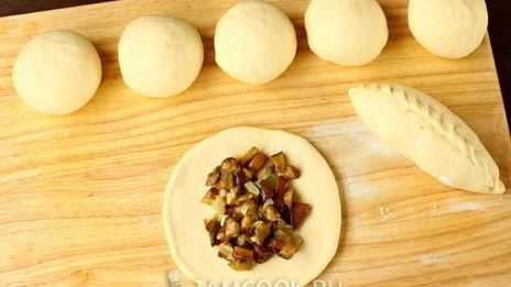 жареные пирожки с грибами