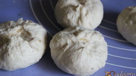 жареные пирожки с капустой