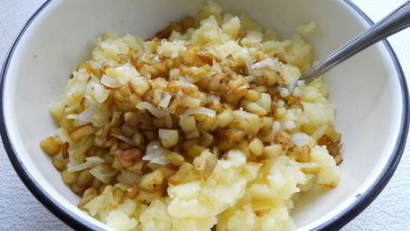 жареные пирожки с картофелем и баклажанами