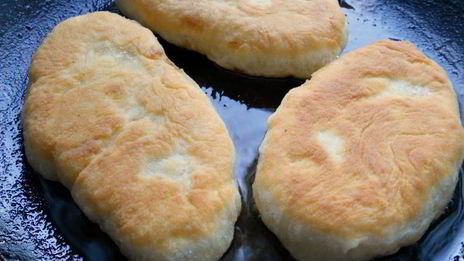 жареные пирожки с картофелем и баклажанами