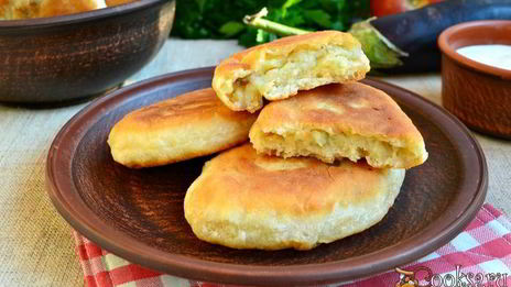 жареные пирожки с картофелем и баклажанами