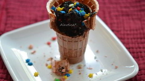 брауни в вафельном стаканчике