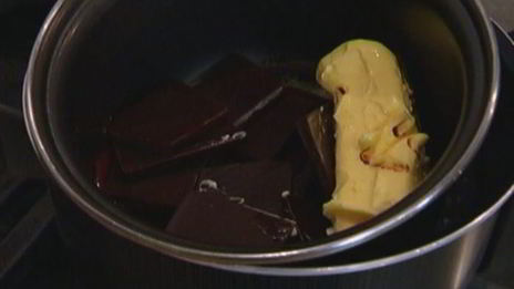 кофейный брауни с черным и белым шоколадом