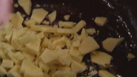 кофейный брауни с черным и белым шоколадом