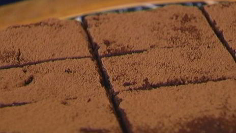 кофейный брауни с черным и белым шоколадом