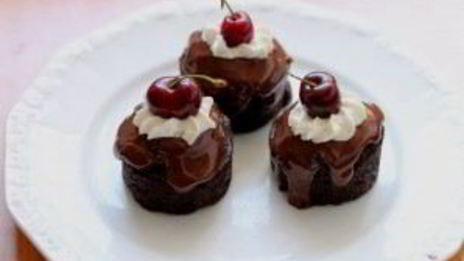 мини-пирожные черный лес