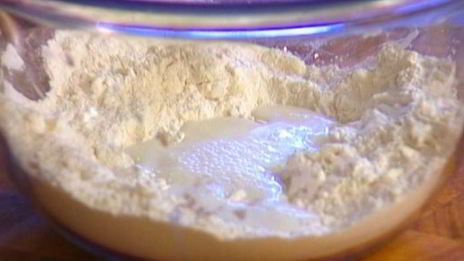 пирожные с клубникой, маскарпоне и мятой