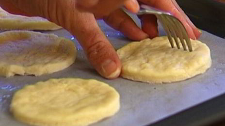 пирожные с клубникой, маскарпоне и мятой