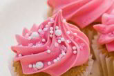 Пирожные в розовой глазури