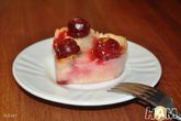 Творожное пирожное с ягодами