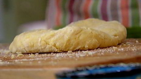 быстрая пицца с перцем, цукини и красным луком