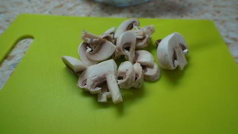 картофельная пицца с грибами и маслинами