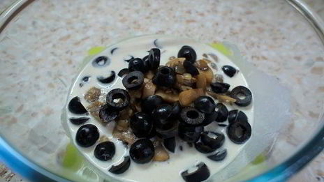 картофельная пицца с грибами и маслинами