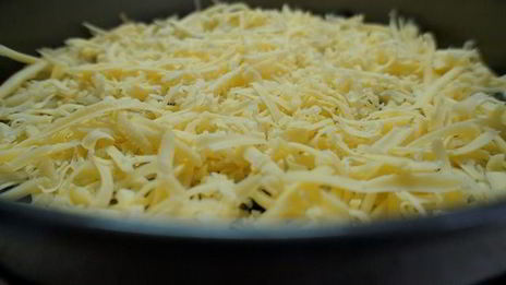 картофельная пицца с грибами и маслинами