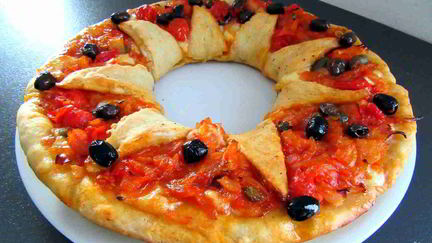 Пицца с помидорами