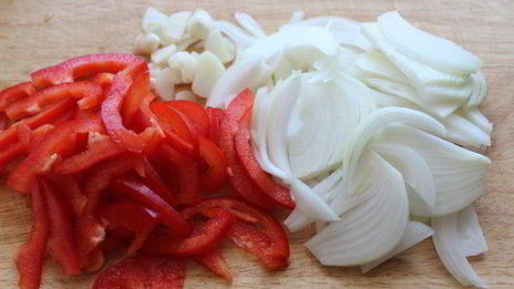 пицца маринара на томатном тесте