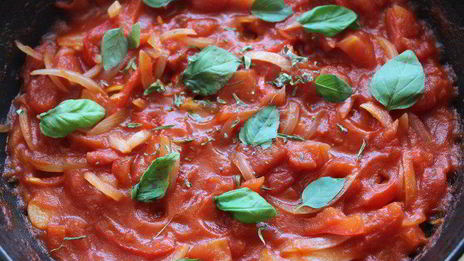 пицца маринара на томатном тесте