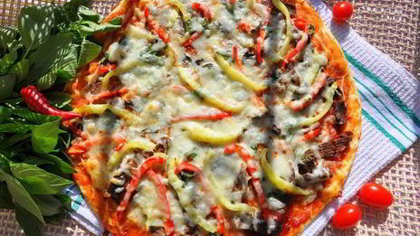 пицца мясная с болгарским перцем и сыром джюгас