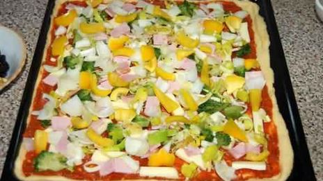 пицца овощная, усиленная ветчиной