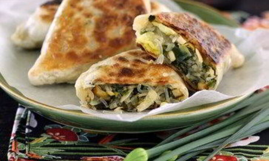 Рецепт пиццы-рулета с творогом и кресс-салатом