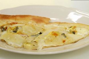 Пицца с грушей и сыром Горгонзола