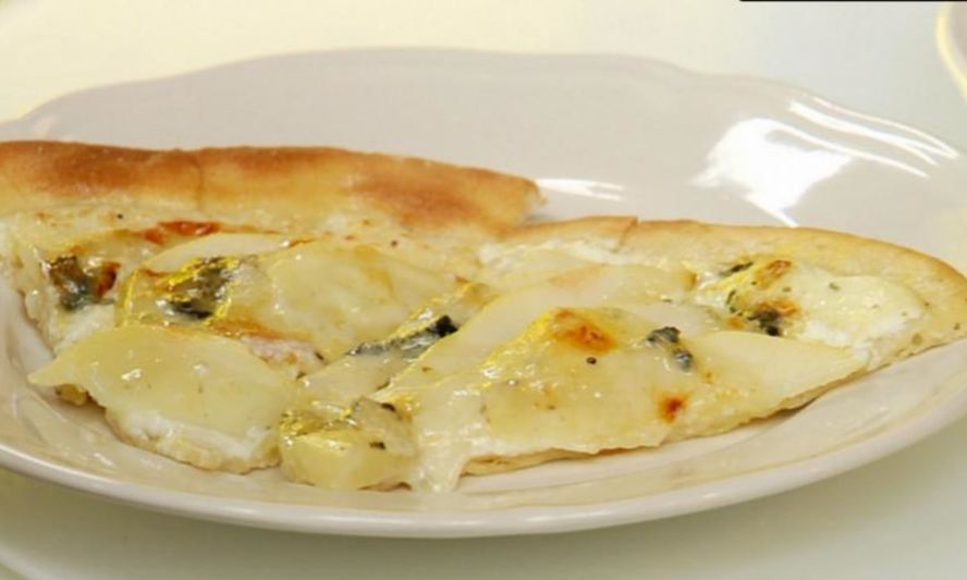 Рецепт пиццы с грушей и сыром горгонзола