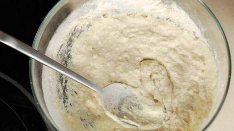 пицца с грушей и сыром горгонзола