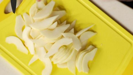 пицца с грушей и сыром горгонзола