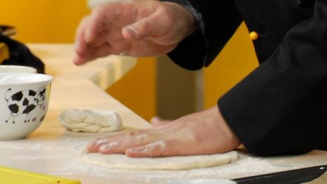 пицца с грушей и сыром горгонзола