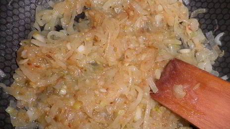 пицца с карамелизованным луком и фетой