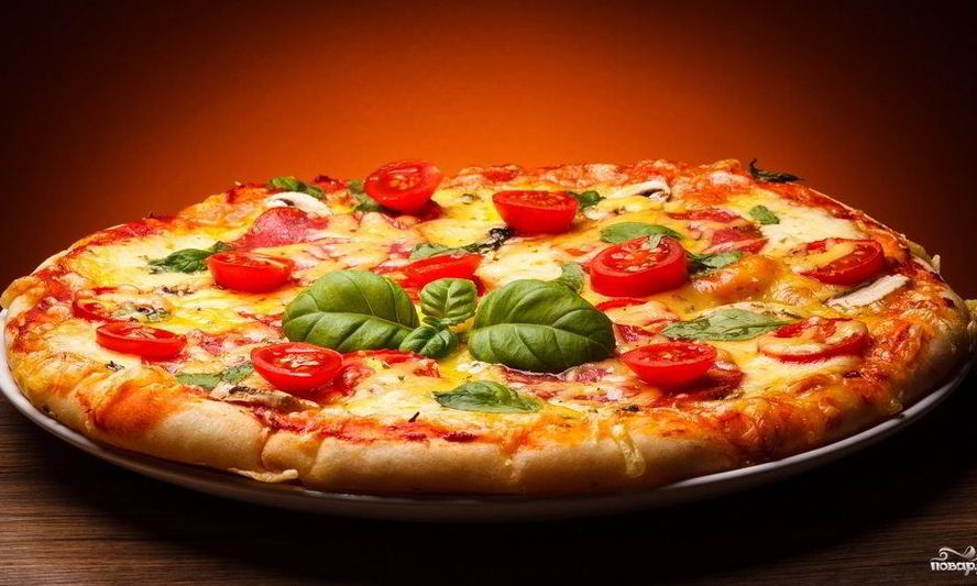 Рецепт пиццы с колбасой, сыром и помидорами