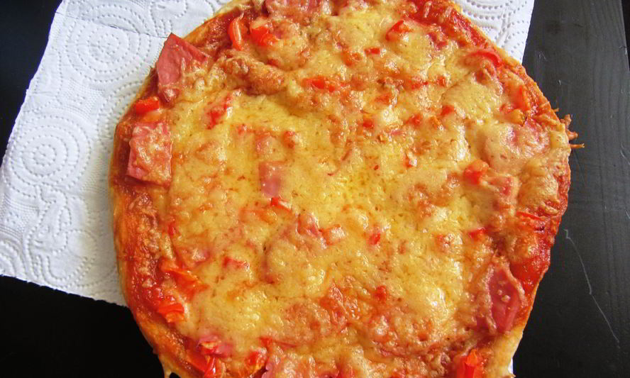 Рецепт пиццы с колбасой