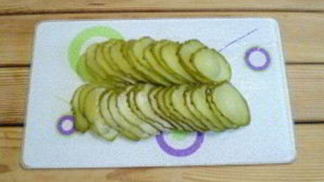 пицца с солеными огурцами