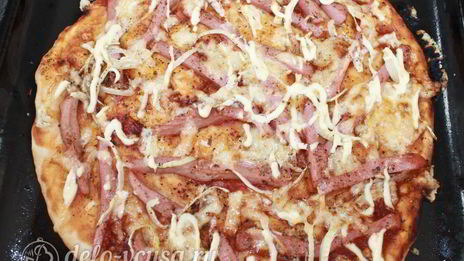 пицца с вареной колбасой и сыром