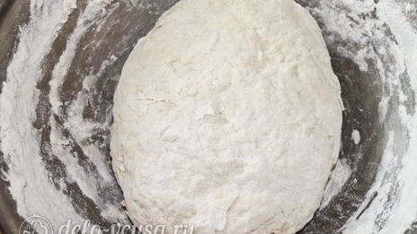 пицца с вареной колбасой и сыром