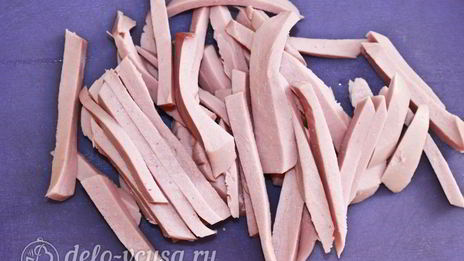 пицца с вареной колбасой и сыром