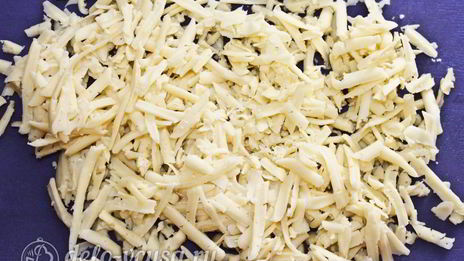 пицца с вареной колбасой и сыром